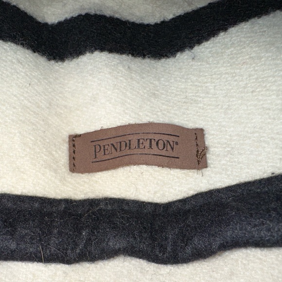 Pendleton Adult Poncho, Never Worn, No Stains 82%wool 18%cotton - Picture 7 of 9